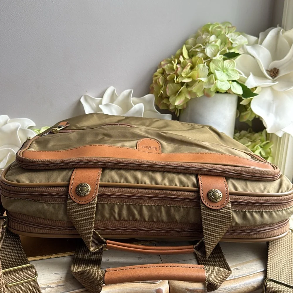 VNWOT! Hartmann Nylon and Leather Expandable Messenger Bag